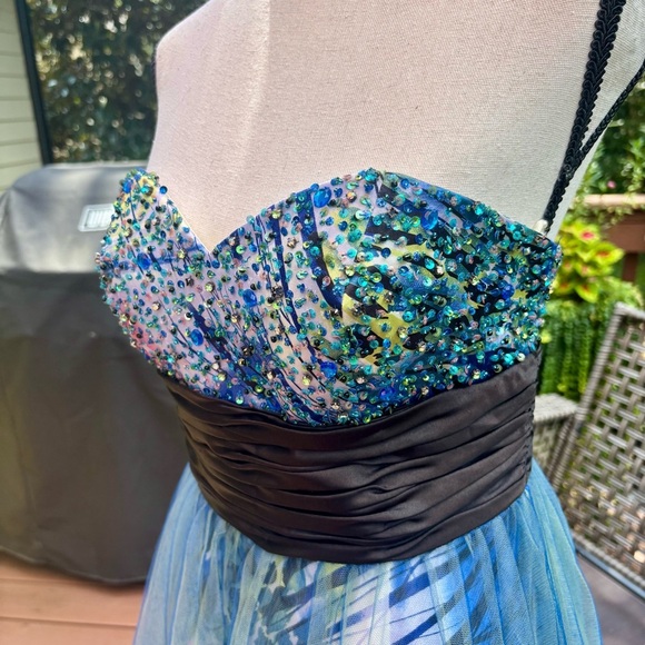 Vibrant Abstract Formal Dress | Vintage Y2K Beaded Cache Ballgown | Size 4 - Picture 4 of 17